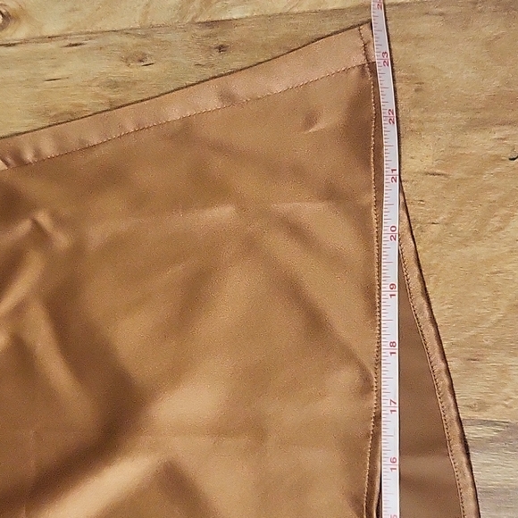 Reformation NWT Ember skirt in butterscoth 100% silk size 2 - Picture 7 of 8